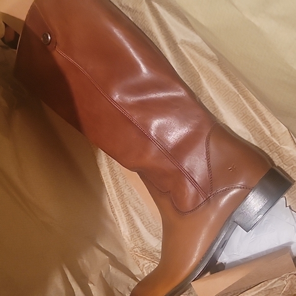 NEW! FRYE Marissa Medallion Inside Zipper Tall Leather Cognac Riding Boots 6M. - Picture 5 of 11